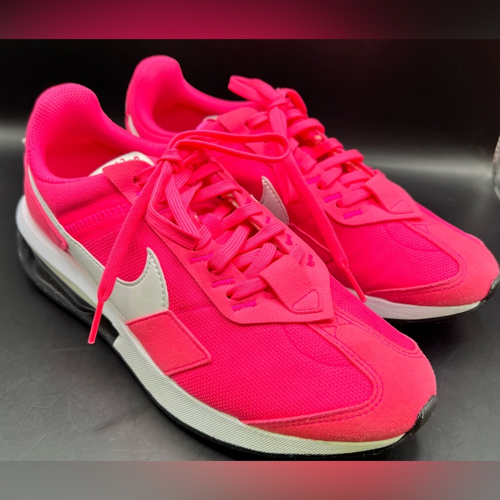 Nike Air Max- Women's Pink Pre Game Athletic Shoes-‎ Size:8.5